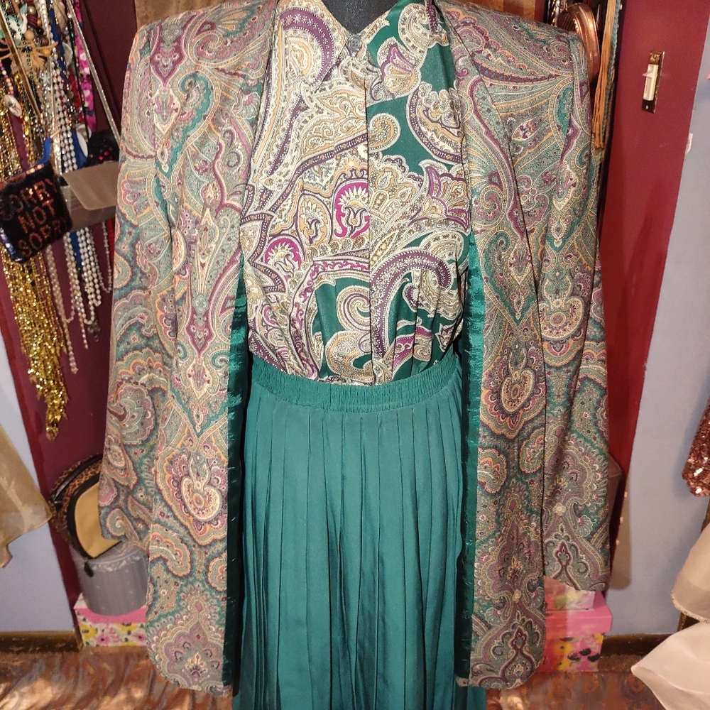 Alfred Dunner 3 Piece Green Paisley Suit Blazer Blouse Skirt 10